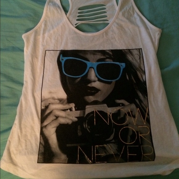 ♦️SOLD ♦️ Distressed back "Now or Never" tank top - Picture 1 of 2