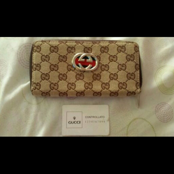Authentic Gucci zipper wallet