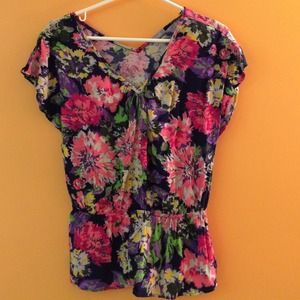 Delia's floral top