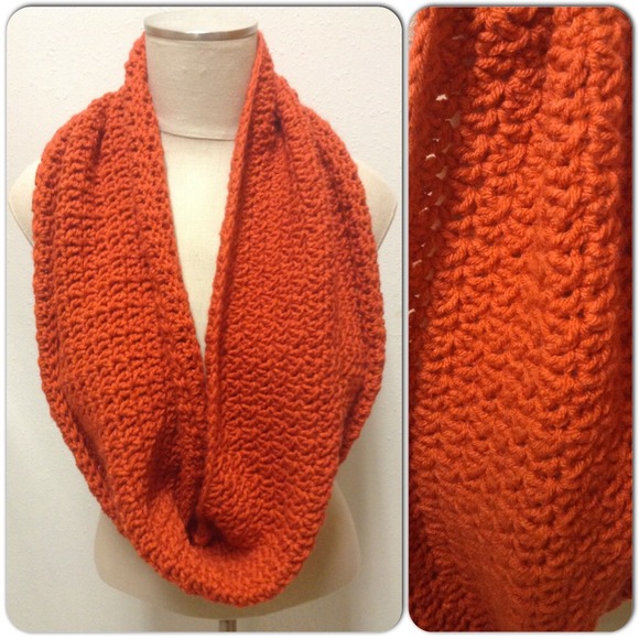 NEW! Paprika crocheted cowl/circle scarf - Picture 2 of 2