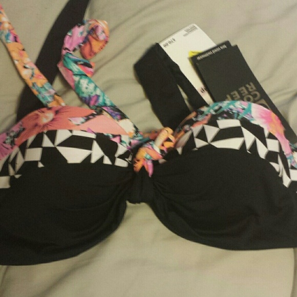 32/d 34/d coco reef top NWT