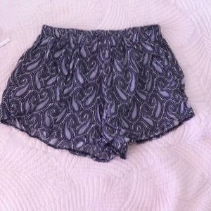 😘😍SOLD😍😘Brandy Melville Paisly Shorts
