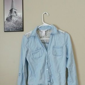 Sold on vinted. Light blue jean cotton button up