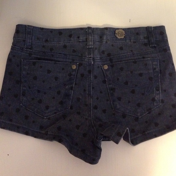 High-waisted Heart Patterned Jean Shorts - Picture 2 of 3