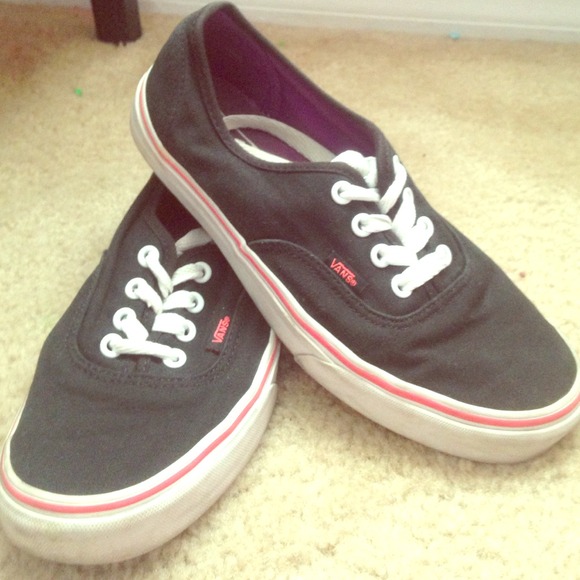 black and white girl vans👟