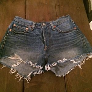 25% OFF Levi's Highwaste Cutoffs
