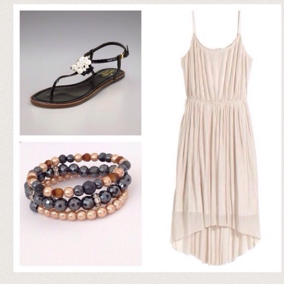 Dresses & Skirts - ♥️️H&M Accordion Dress♥️