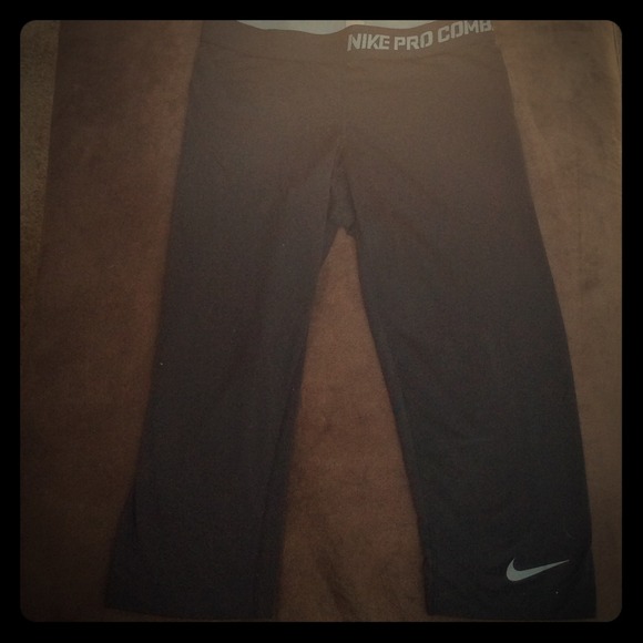 NIKE pro combat dri-fit capri leggings, size S