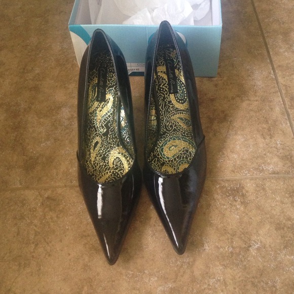 RESERVED Pointed black heels