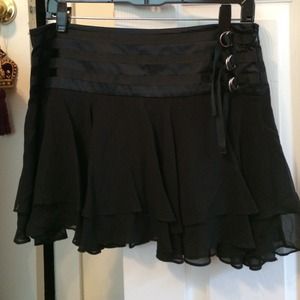Bebe chiffon ruffly skirt size M.