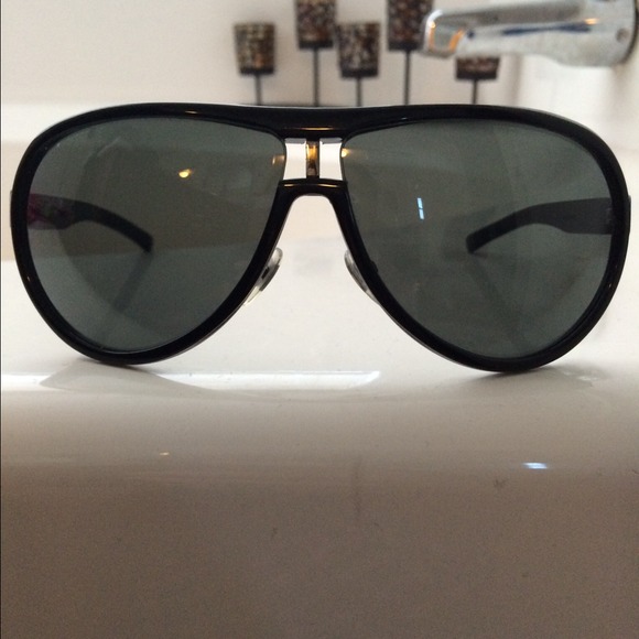 SOLD!!!!!!Authentic Gucci sunglasses