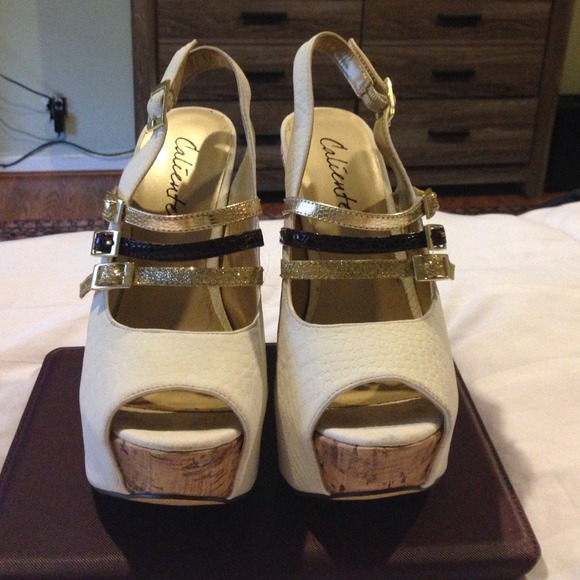 Size 7 wedges - Picture 2 of 3