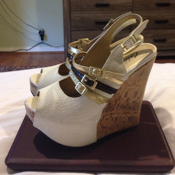 Size 7 wedges - Picture 3 of 3
