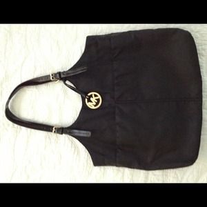 AUTHENTIC MICHAEL KORS TOTE