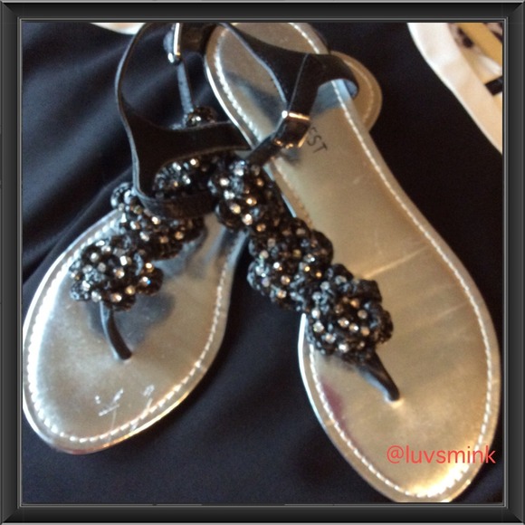 Nine West Shoes - ♠️♠️9 WEST BLACK SPARKLE ROSETTE SANDALS♠️♠️