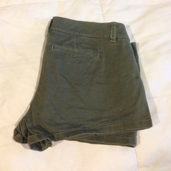 Abercrombie shorts size 8 hunter green - Picture 2 of 3