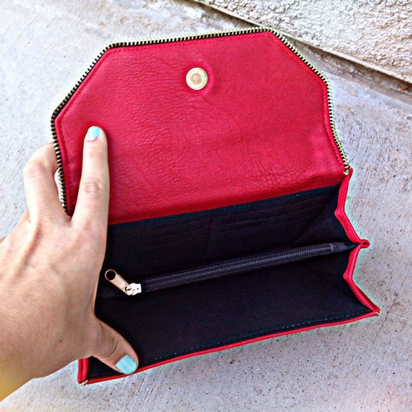 ❗️🚫SOLD IN BUNDLE❗️Scarlet Zip Animal Wallet - Picture 3 of 3