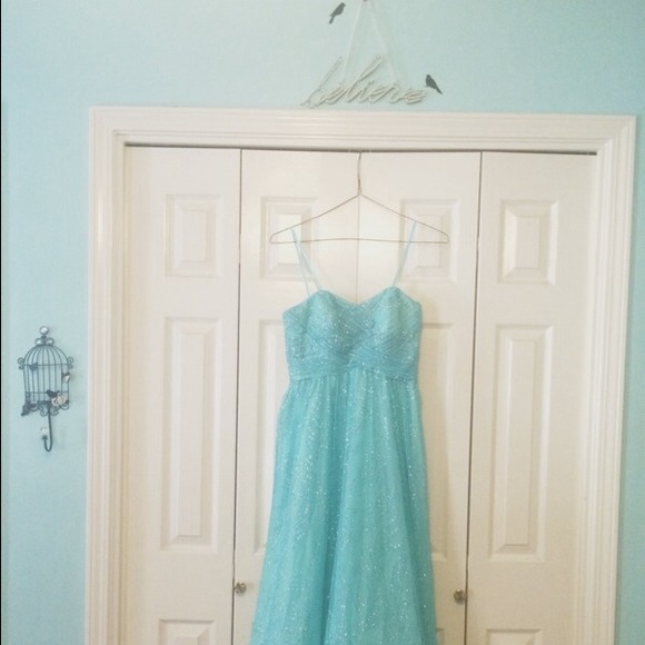Formal Dress - Picture 1 of 4
