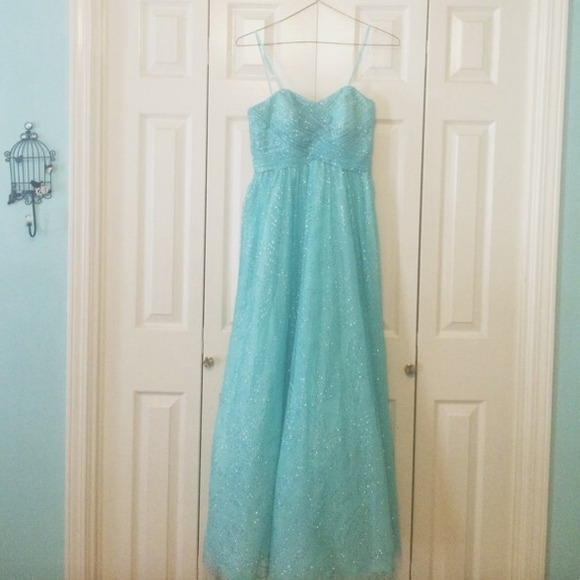 Formal Dress - Picture 2 of 4