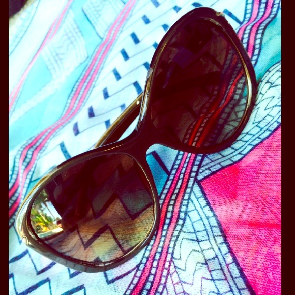 🎀NWOT- Oversized Sunglases - Army green & gold🎀