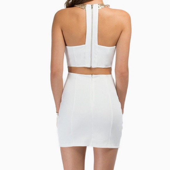 ✨HP✨White Bodycon Dress✨ - Picture 2 of 3