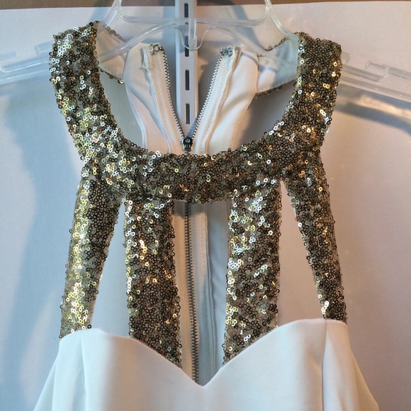 ✨HP✨White Bodycon Dress✨ - Picture 3 of 3