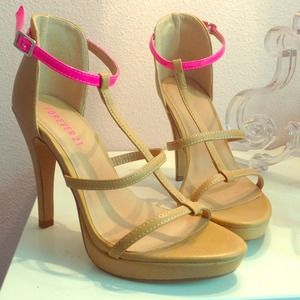 Super cute heels w/ patent leather pink accent!