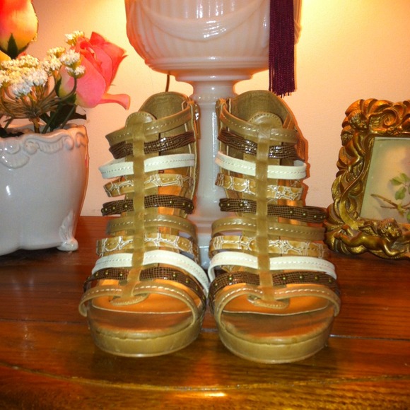 SALE.. Was $27 MADDEN GIRL PLATFORM HEELS - Picture 3 of 4