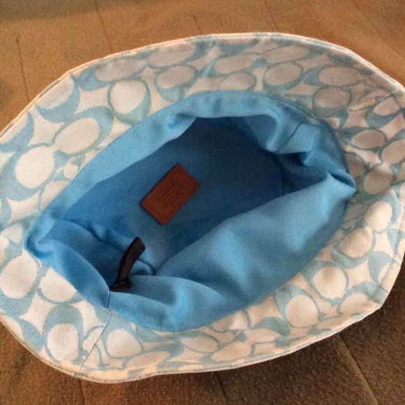 Adorable blue Coach bucket hat - Picture 2 of 2