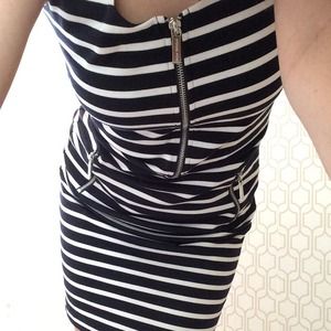 🔻Navy and white stripped zipper dress🔺