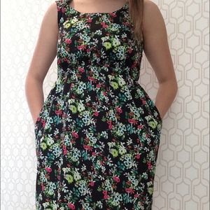 〰Black floral dress with cut out strap back〰