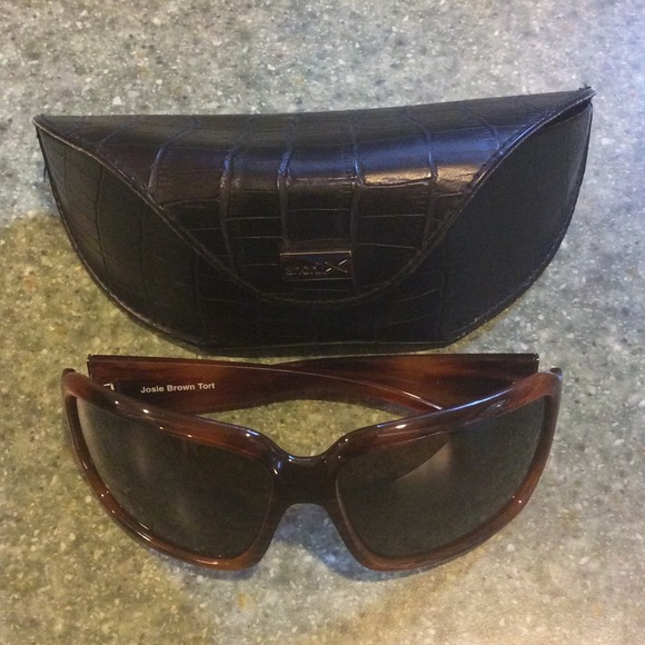 Anon Josie sunglasses in brown tortoise