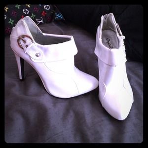 Super cute ankle booties never used!