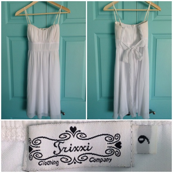 Simple White Dress - Picture 1 of 1