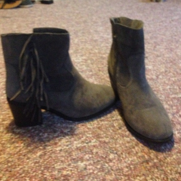 Grey heels with fringe