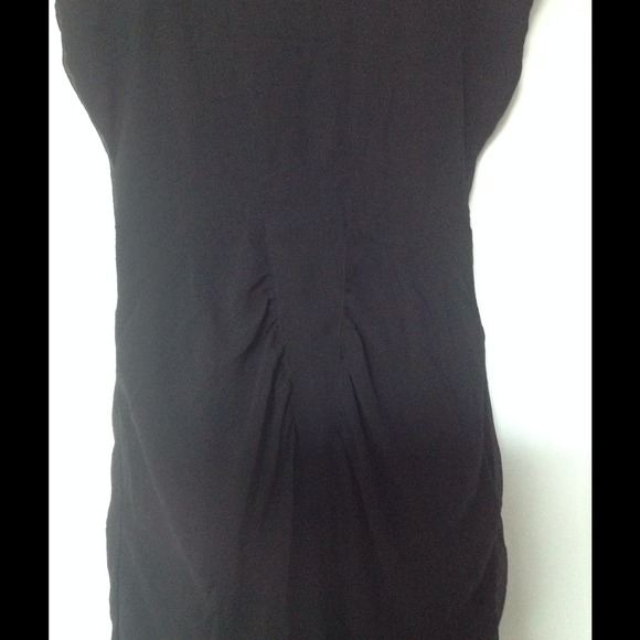 Back cut out dress - Picture 2 of 4