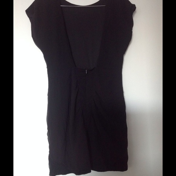 Back cut out dress - Picture 3 of 4