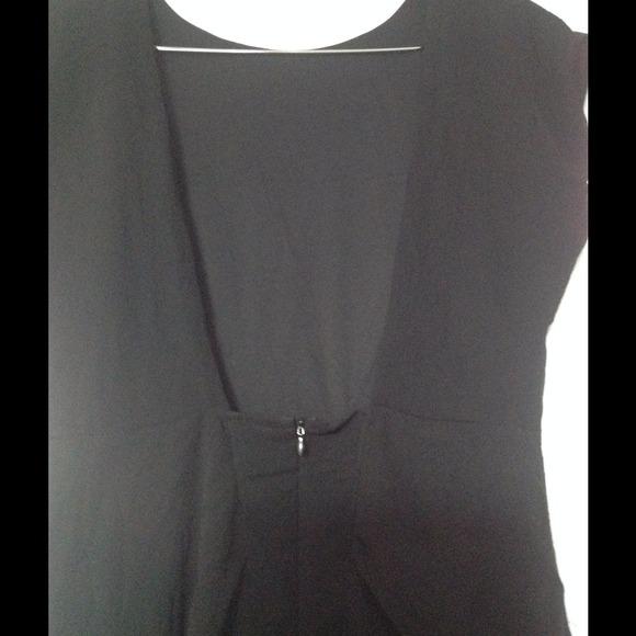 Back cut out dress - Picture 4 of 4