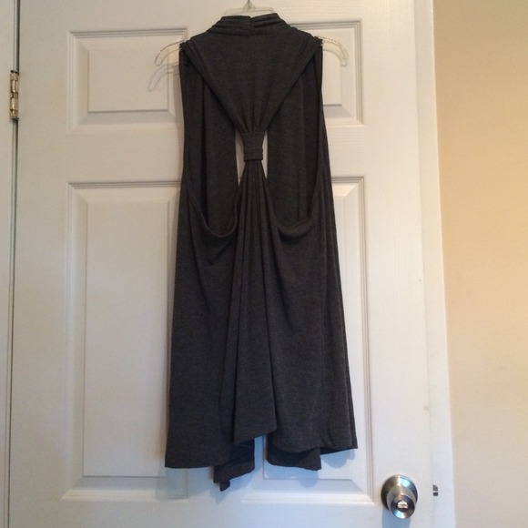 Grey vest - Picture 2 of 2