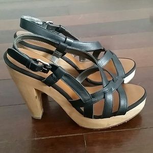 American Eagle Black Stappy Sandals