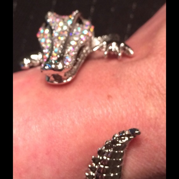 SALE🎉BNWT🎉🔥🐊🔥💎Crocodile Couture Cuff 💎 - Picture 4 of 4