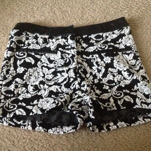 Black and white shorts w leather waist