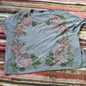🎉Grey tshirt with rose detailing🎉