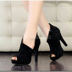 Amazing black peep toe *on hold*