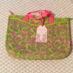 Lilly Pulitizer passed laptop case 15.4 in.