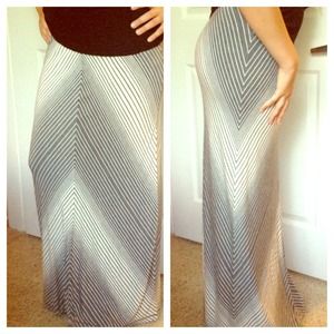 ThIS ITEM IS oN HOLD Max studio maxi skirt