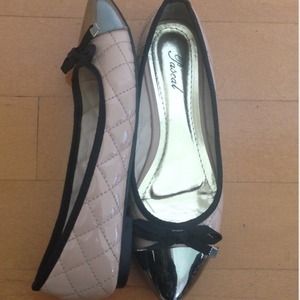 Metal Pointed Pinky Nude Quilted Flats