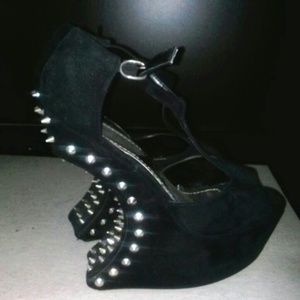 Studded Heeless wedged shoes