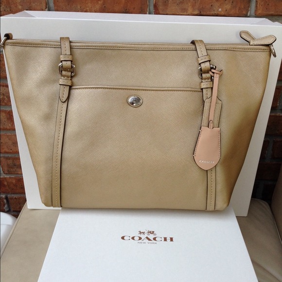 🎀Coach Peyton Leather Tote🎀