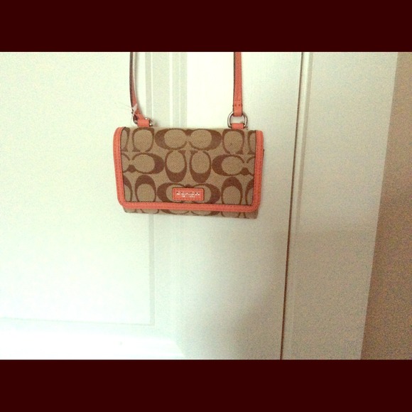 Authentic coach wallet/crossbag. - Picture 1 of 3